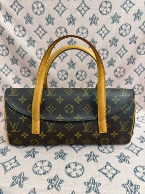 EUC Louis Vuitton Monogram Canvas Baguette Handbag